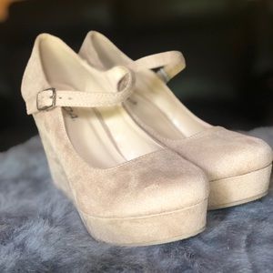 Cream Wedges closed toe